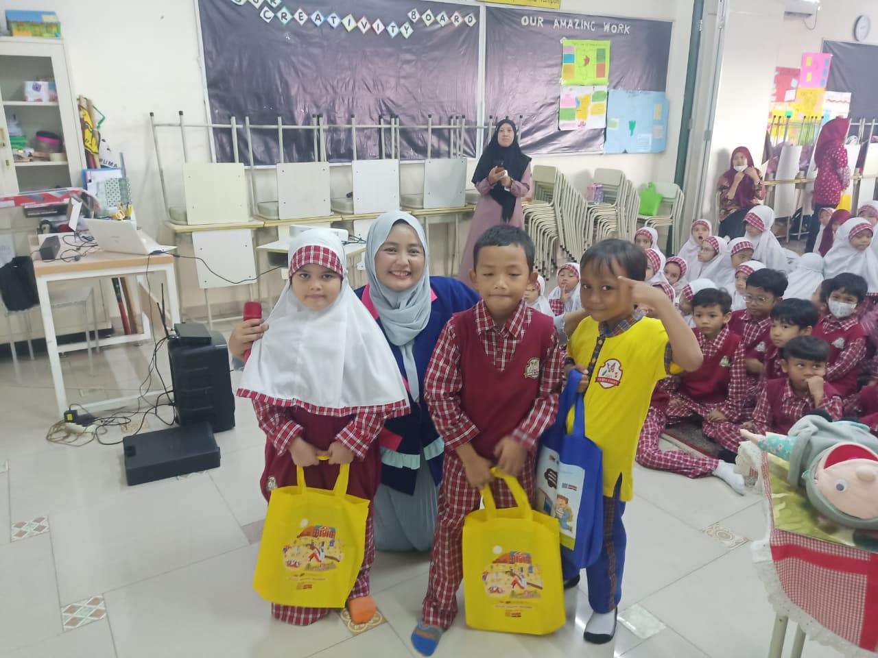 Wisata LiterAsyik Ke SDS IT Nurul Yaqin